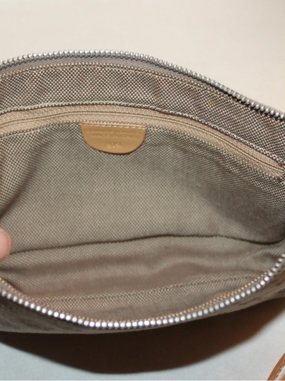 Vintage Made in ITALY Dooney & Bourke Beige Monogram Shoulder Bag - Picture 2 of 11